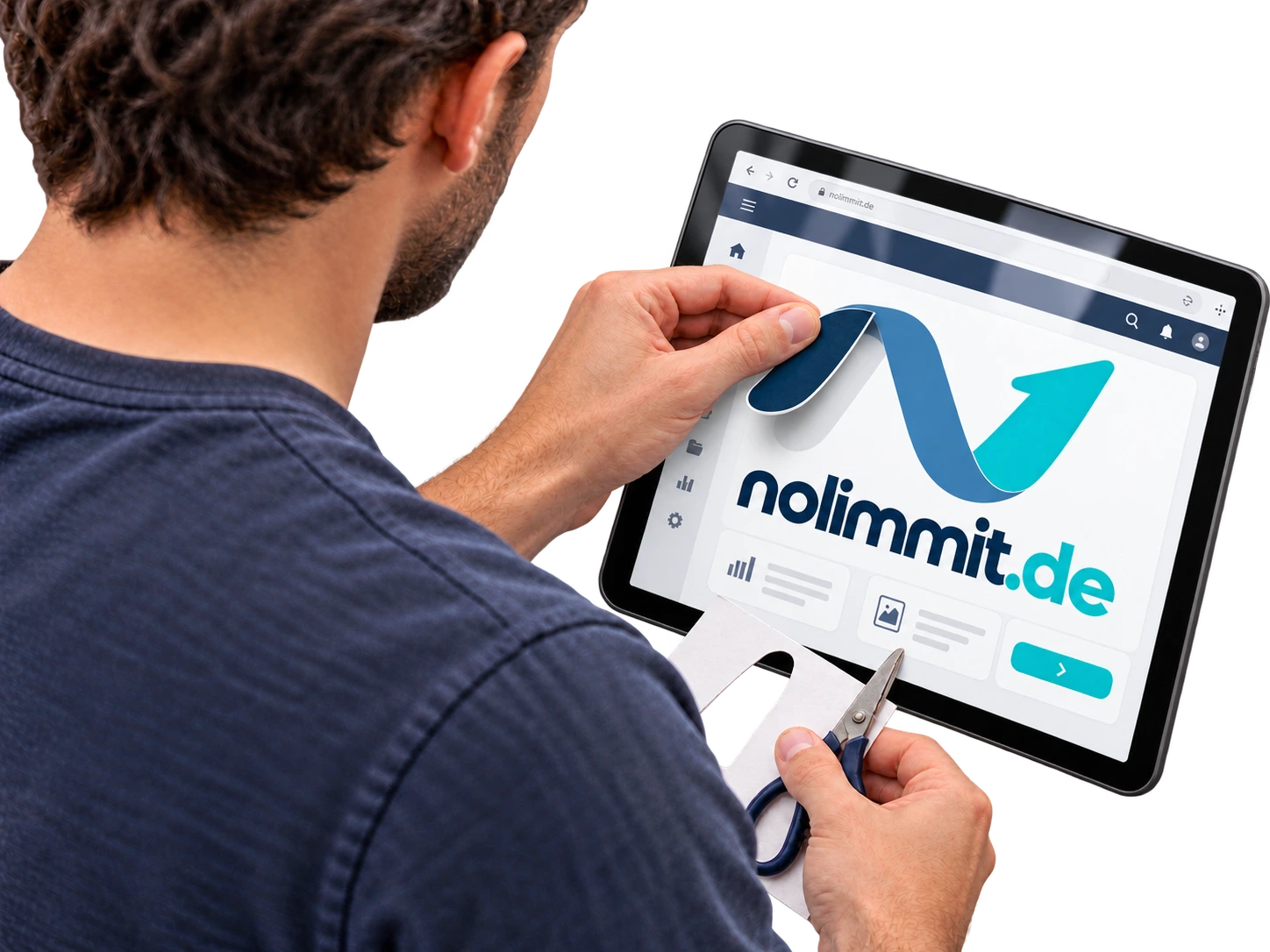 Jemand klebt das nolimmit-Logo mit Papier und Schere auf ein Tablet